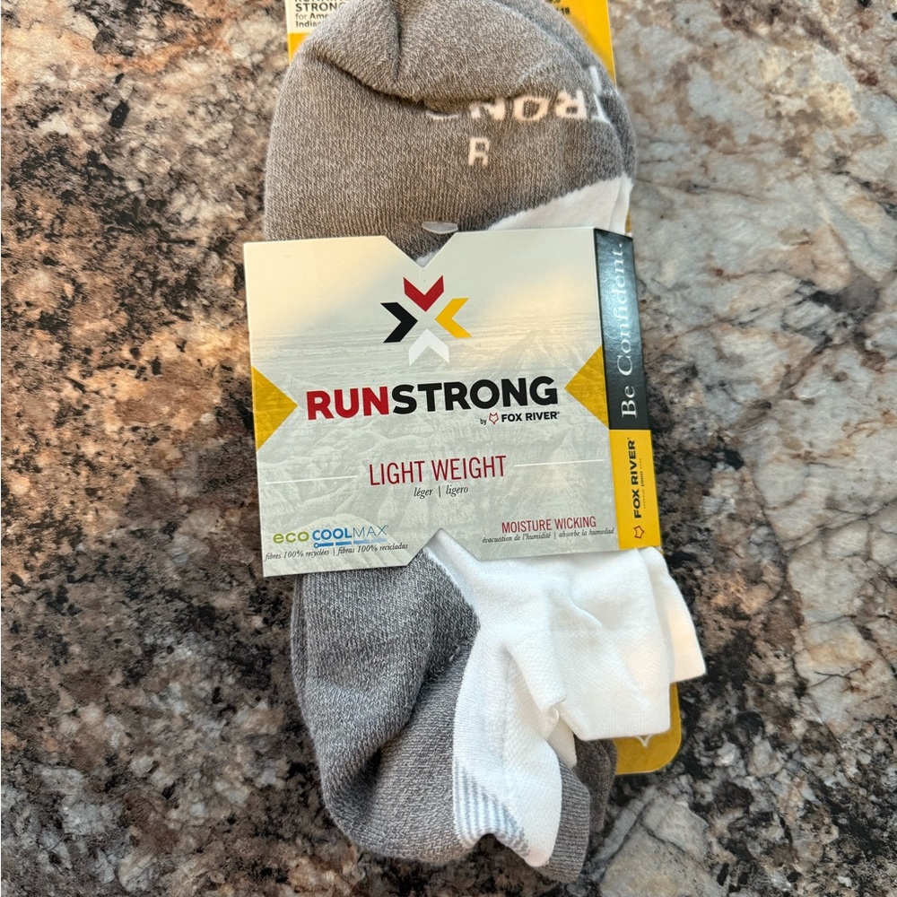 NWT RunStrong Lightweight Socks - Gray and White, Md